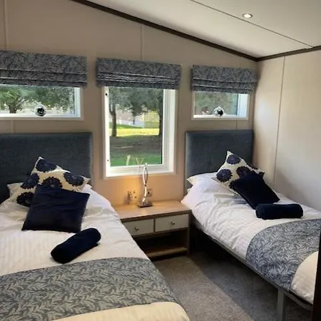 Tatil Evi Ailsa With Hot Tub *