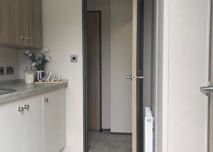 Ailsa With Hot Tub 度假居