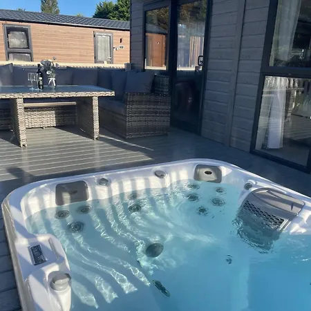Ailsa With Hot Tub Йорк
